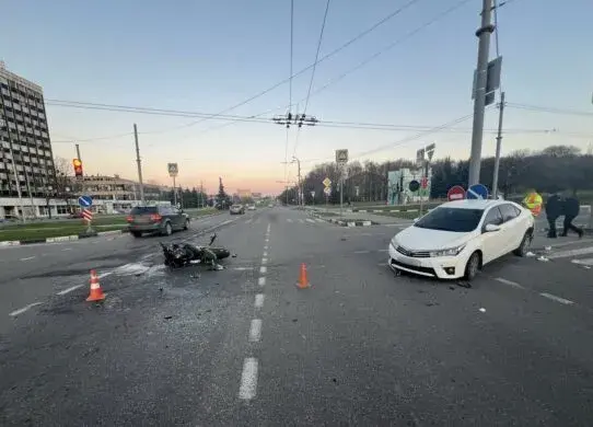 Проїхав на червоне світло: внаслідок ДТП у Харкові загинуло двоє людей