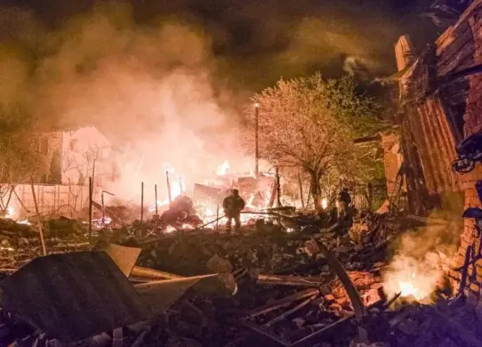 Всюди пожежі та десятки постраждалих: жахливі наслідки вечірньої атаки на Харків