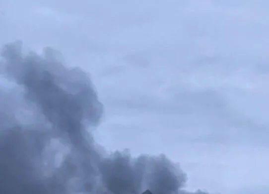 Масований обстріл Харкова: 17 влучань за 2 години, пожежа на ринку та постраждалі — перші подробиці