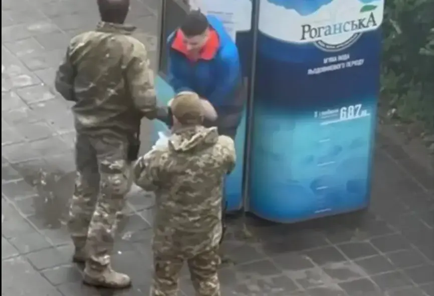 Співробітника ТЦК, який побив вчителя історії в Харкові, відсторонили