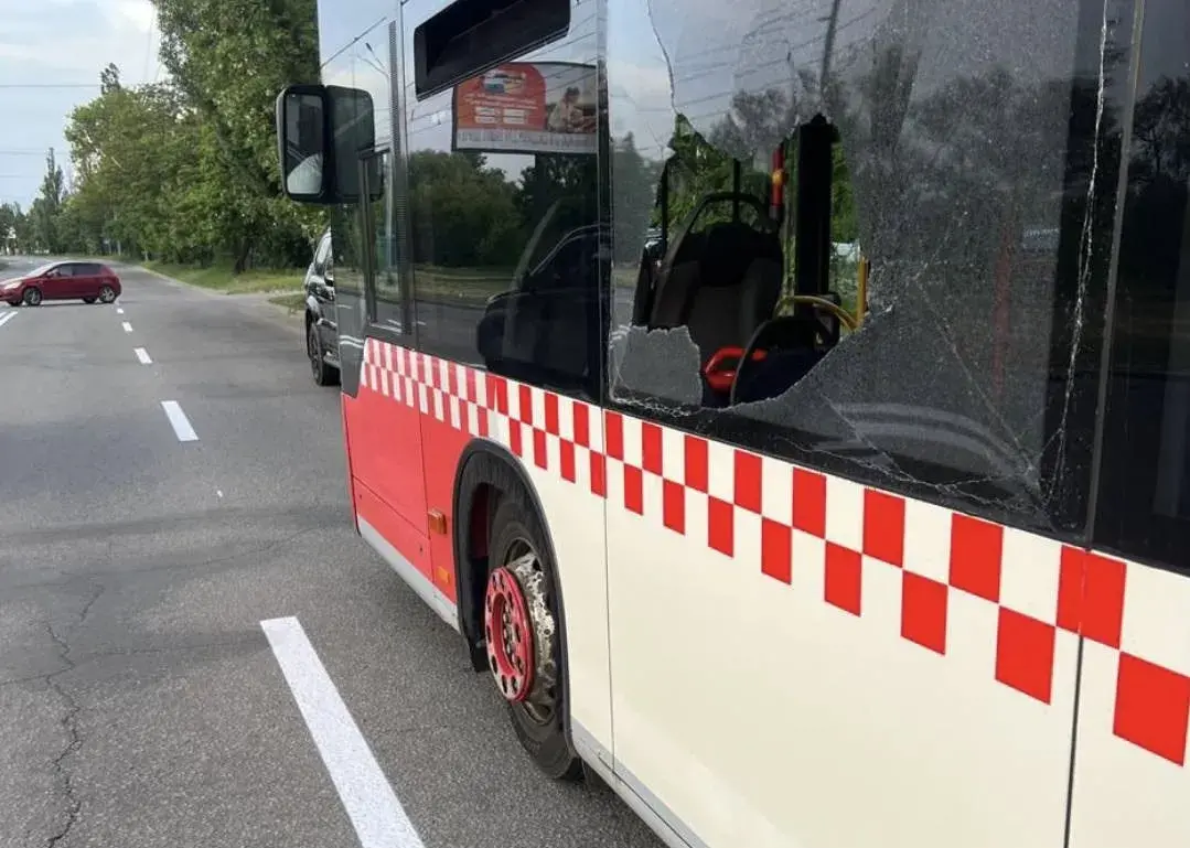 У Харкові невідомі вистрілили у рейсовий автобус - поліція опитує свідків