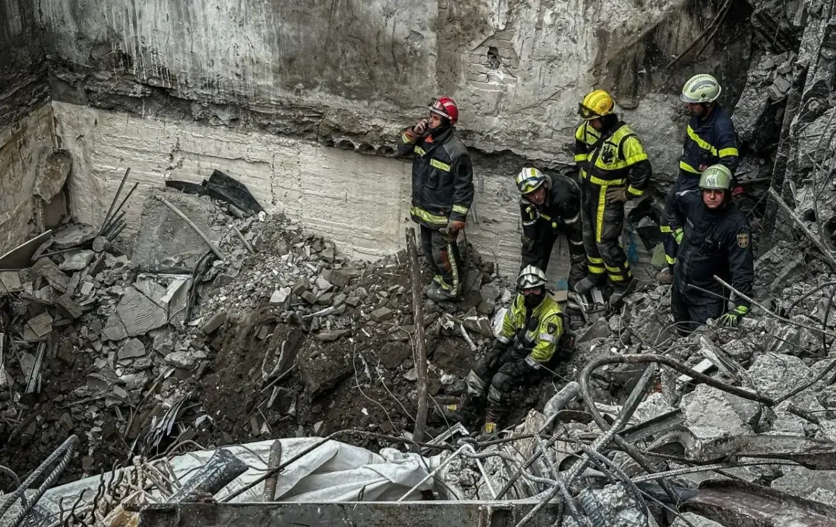 Під завалами підприємства у Харкові продовжують знаходити тіла