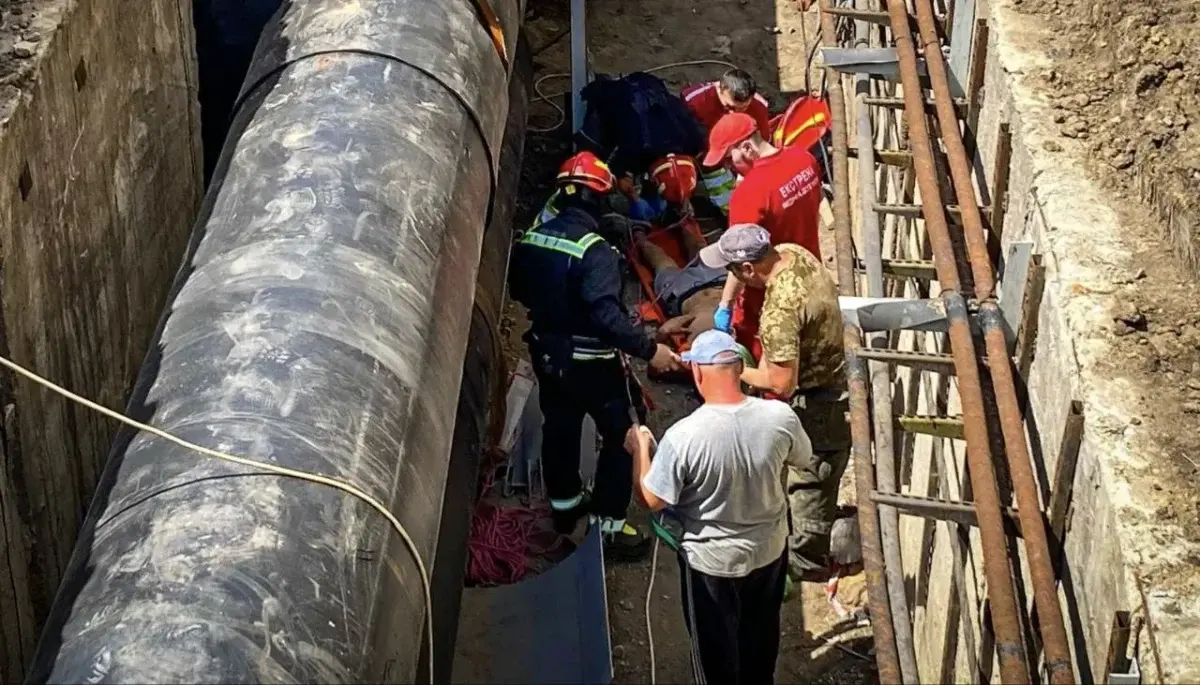 У Харкові працівник тепломереж травмував хребет під час робіт