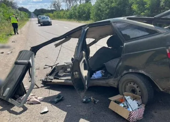 Смертельна аварія на трасі Київ - Харків: загинув водій ВАЗ