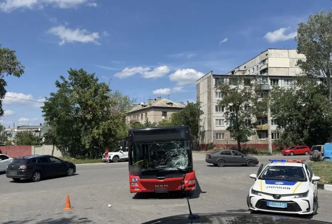 Смертельна ДТП у Харкові: водій електросамоката помер після зіткнення з автобусом