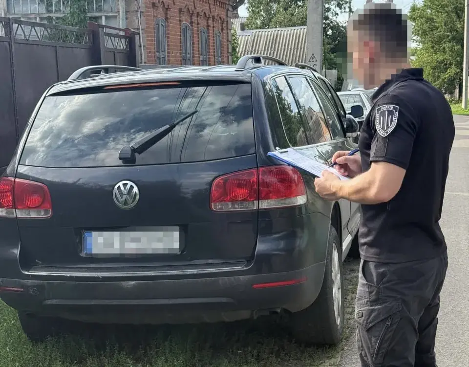 Продаж гуманітарних авто для ЗСУ: прикордонника затримано у Харкові