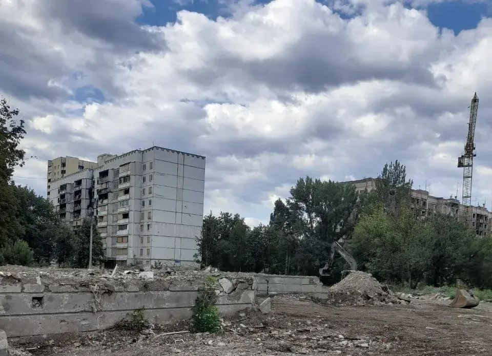 У Харкові знесли ще дві зруйновані росією багатоповерхівки