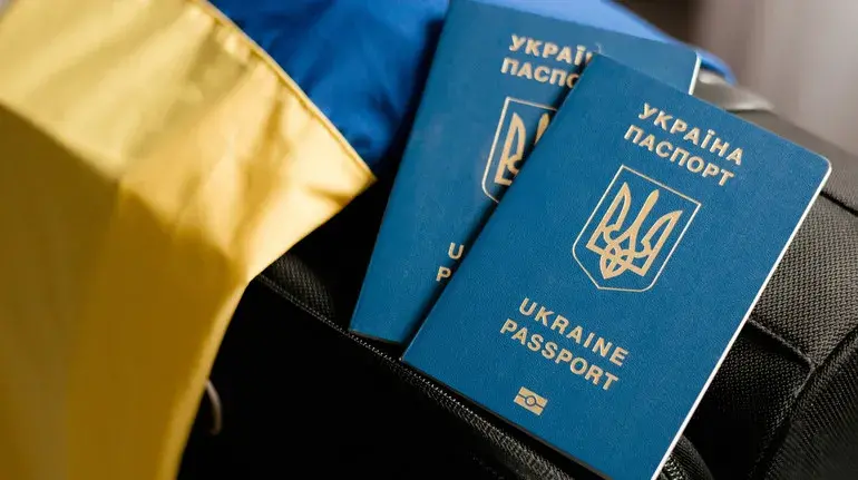 Чоловіки до 22 років зможуть виїхати з України