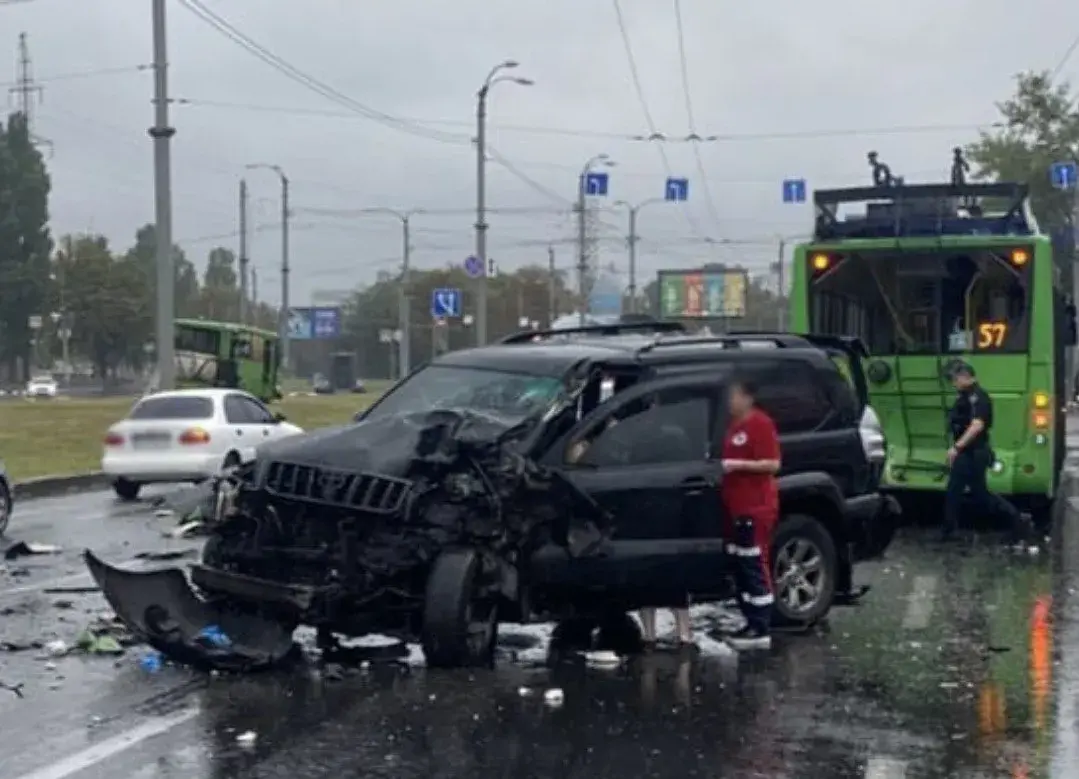 ДТП на Героїв Харкова 23 серпня із маршруткою і тролейбусом