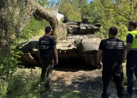 Харківські поліцейські арештували трофейні російські танки у якості речових доказів, і передали їх ЗСУ