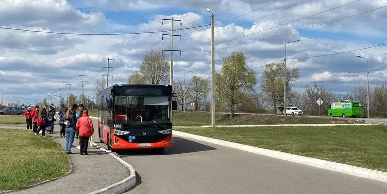 У Харкові запускають автобус до кладовища №13