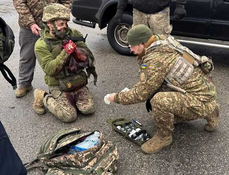 На Харківщині ворожий дрон атакував автівку військового: поранений він дістався до блокпосту