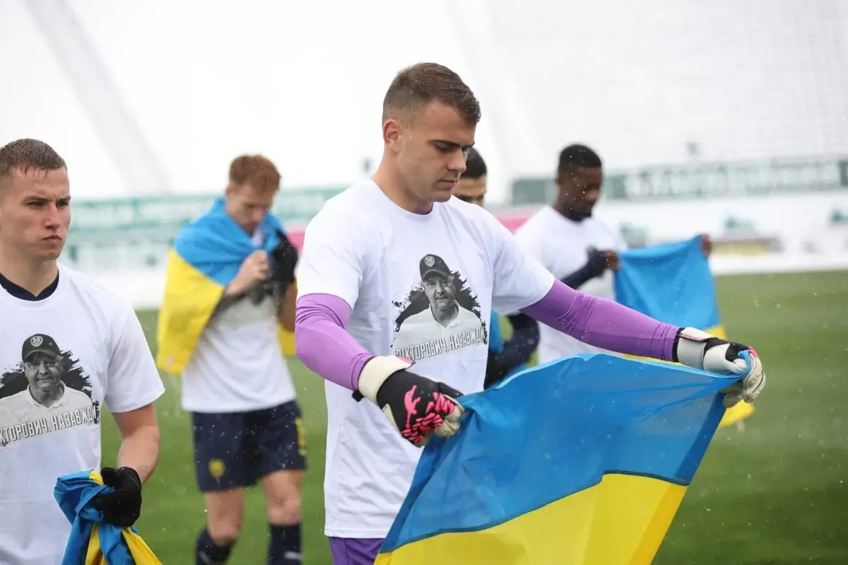Футболісти «Металіст 1925» вийшли на поле у футболках пам’яті Андрія Полуніна
