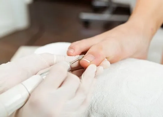 Маникюр и педикюр в 4 руки: быстро, удобно и профессионально