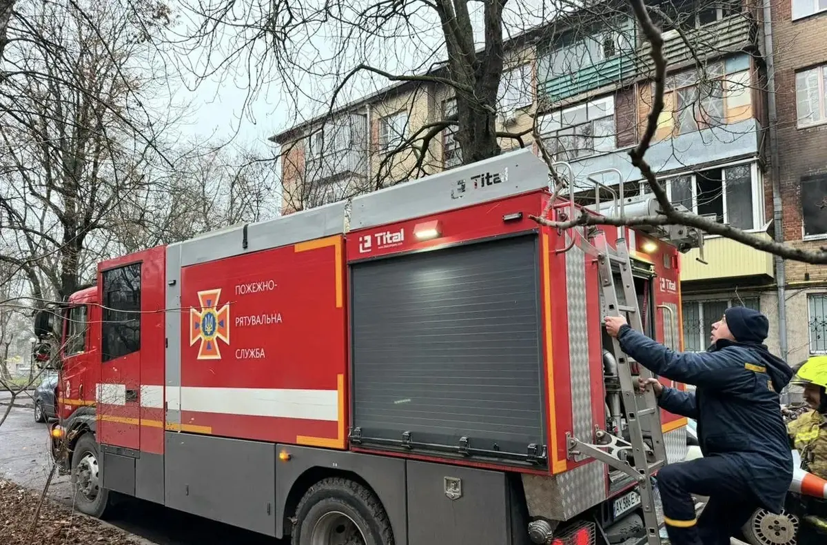 Пожежа в Харкові: загинула молода жінка, ще 10 людей врятували