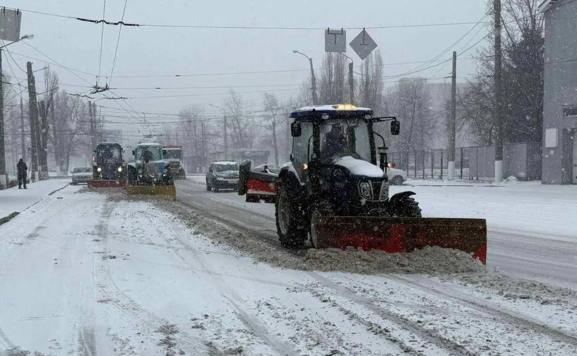 Харківʼян закликають не сідати за кермо і не кидати авто на дорозі