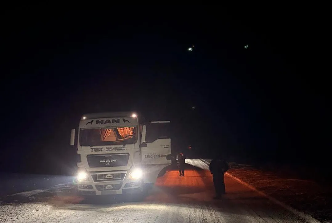 На Харківщині фура на смерть збила чоловіка