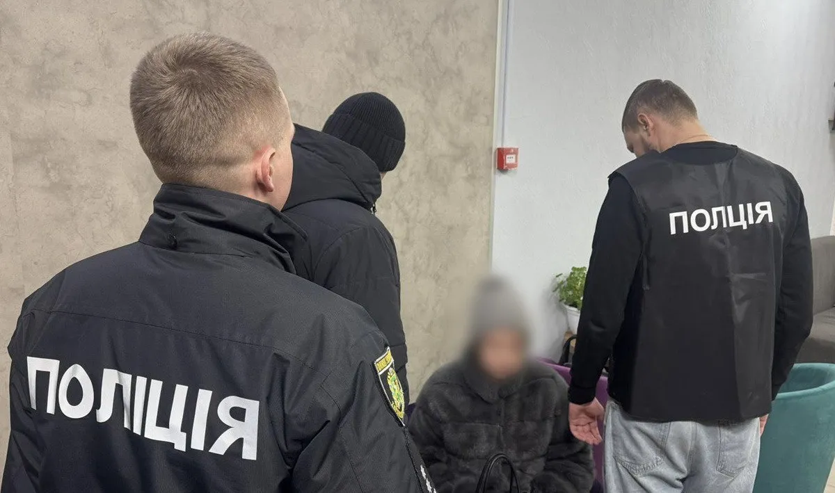 У Харкові лікарка погоріла на хабарі у 4500 доларів