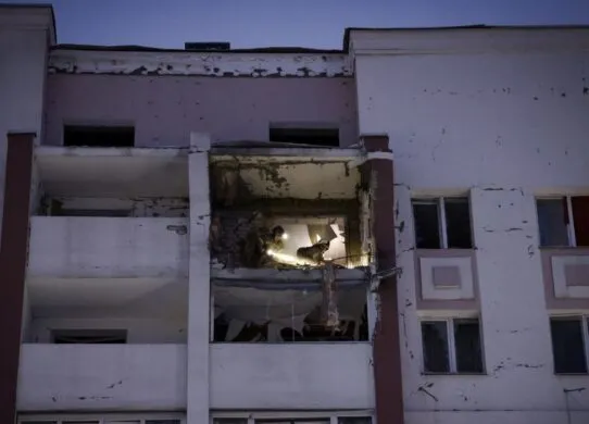 У Харкові «прильот» у багатоповерхівку: що відомо станом на вечір