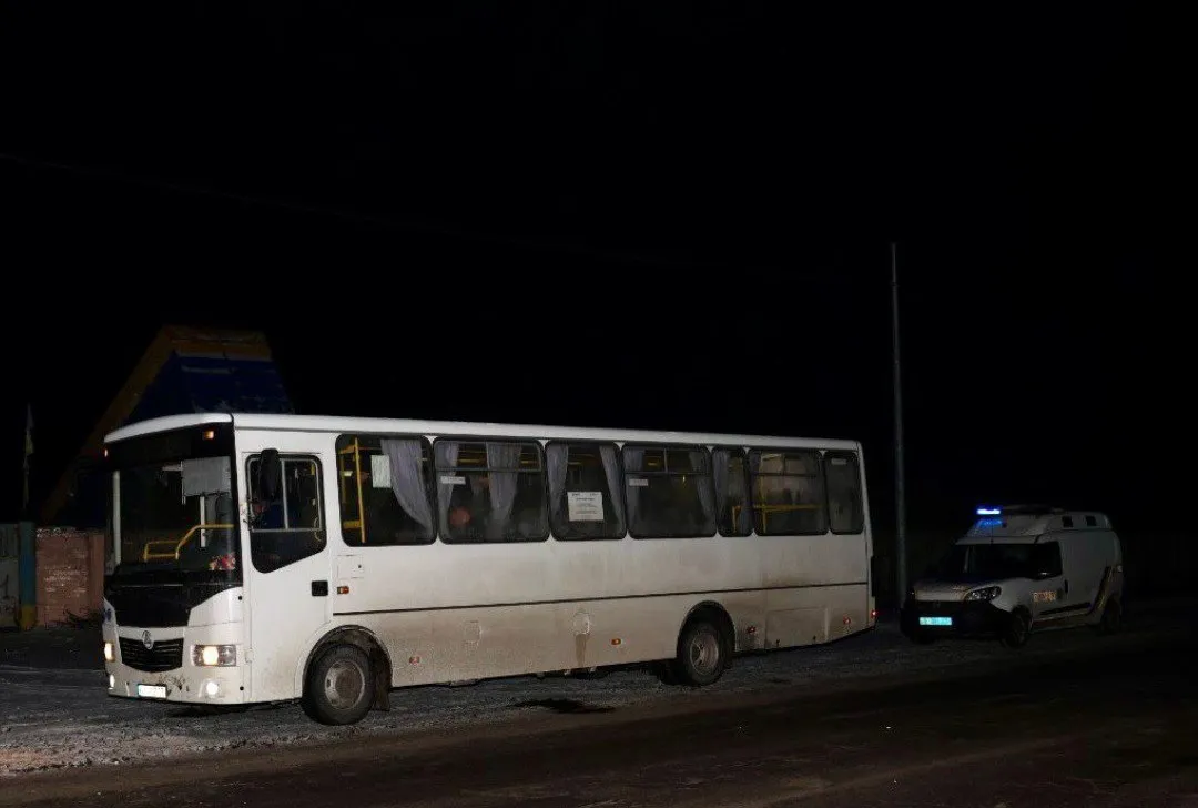 На Харківщині п'яний чоловік викрав автобус прямо із заправки