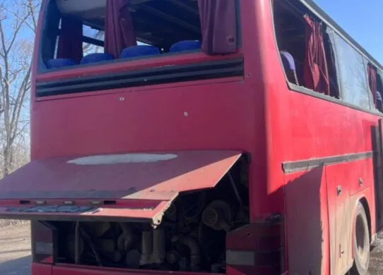 Росіяни обстріляли сьогодні пасажирський автобус на Харківщині