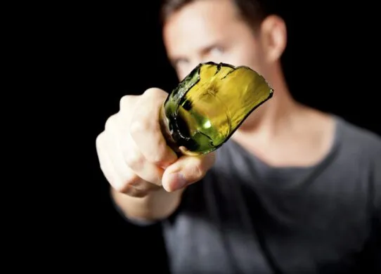 У Харкові чоловік вдарив приятеля по голові пляшкою у якості "останнього аргумента"