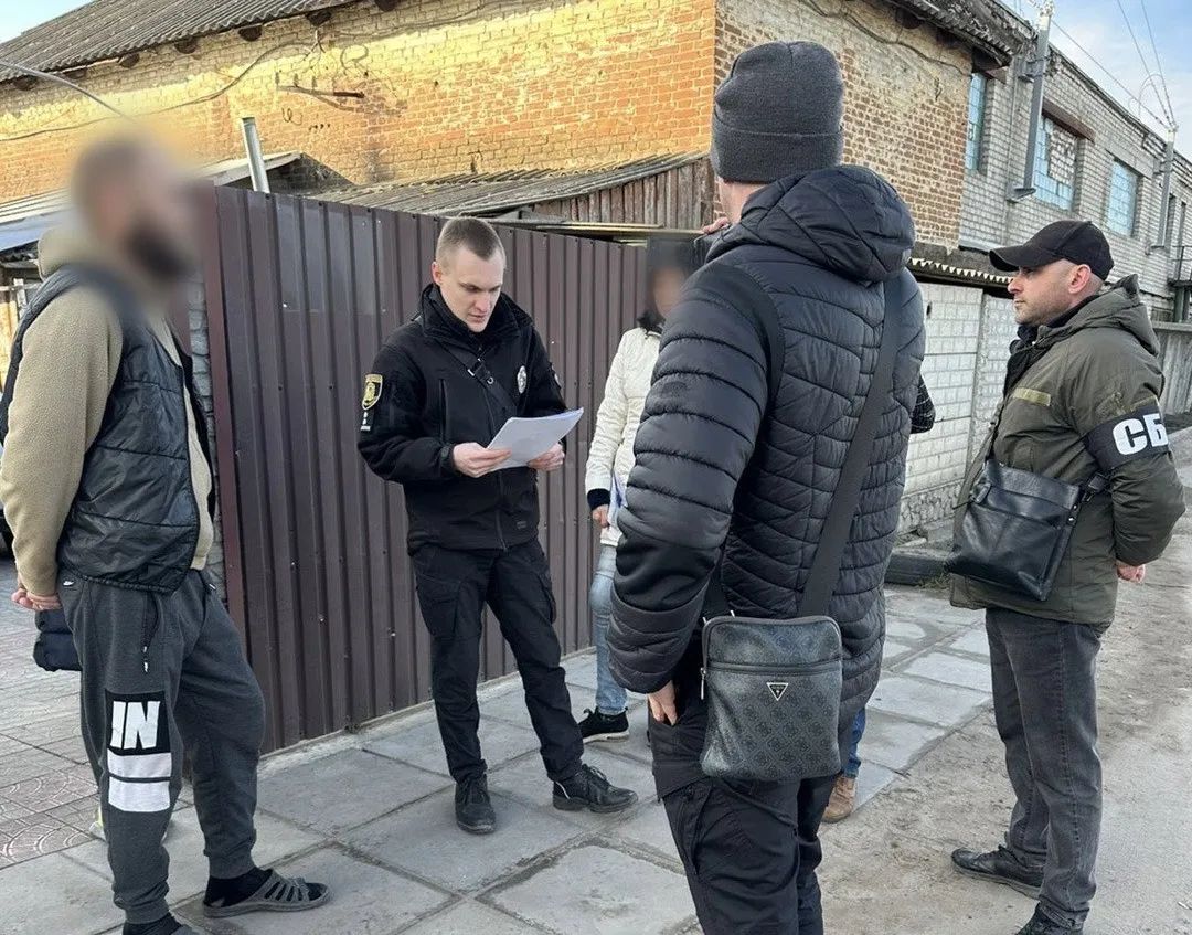 Поліція затримала трьох мешканців Харківщини з величезним арсеналом