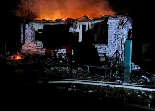 Удари дронів по Харківщині: поранені водії мотоцикла, працівник АЗС та літнє подружжя