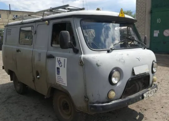 Російський дрон атакував машину "Харківобленерго": уламки пробили кузов, люди вціліли