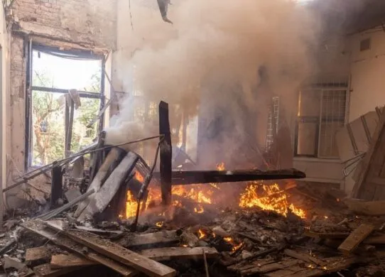 У Харкові через атаку дронів спалахнув художній музей, серед поранених - немовля