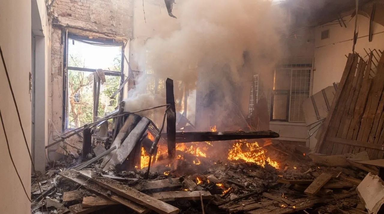 У Харкові через атаку дронів спалахнув художній музей, серед поранених - немовля