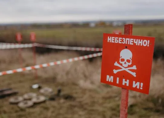 Трагедія на Харківщині: біля зупинки громадського транспорту на міні підірвалися троє людей