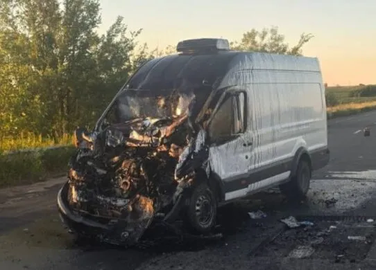 ДТП під час дорожніх робіт на Харківщині: Ford протаранив припарковане авто, постраждав робітник