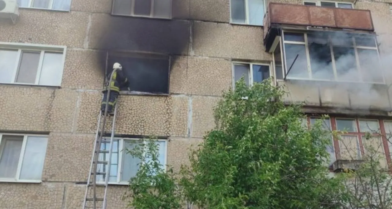 На Харківщині перехожі впіймали 4-річного хлопчика, якого викинули з вікна палаючої квартири
