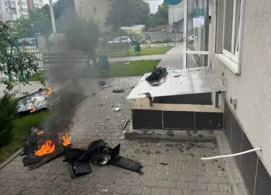 У Харкові шахед пробив дах багатоповерхівки, а бойова частина впала на дитмайданчик
