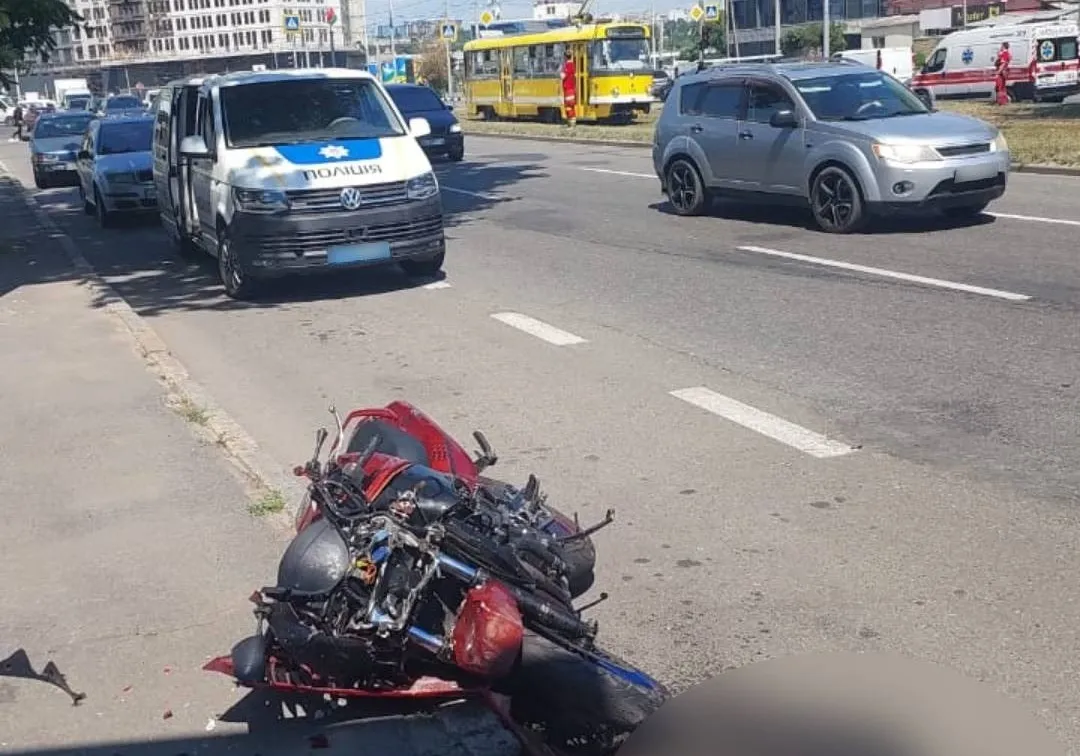 У Харкові внаслідок ДТП загинули водій мотоцикла та літня жінка