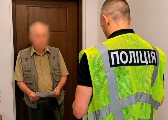 У Харкові патрульні зупинили 71-річного чоловіка з бойовою гранатою в кишені