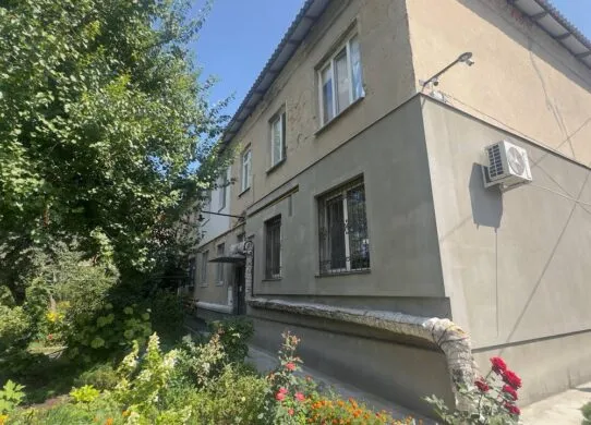 У Харкові на проспекті Байрона відновлюють житловий будинок після прильоту