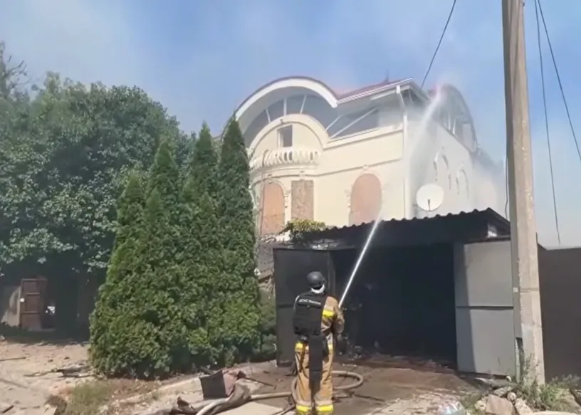 Обстріли Харкова: ворог поцілив у садибу відомого скульптора Катіба Мамедова