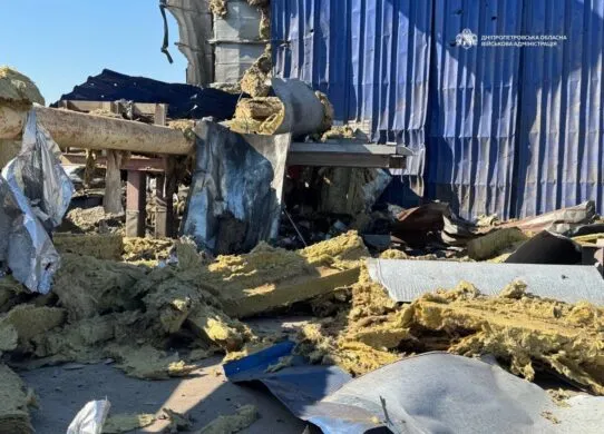 На Харківщині через повторний обстріл бізнес-центру постраждали 10 людей
