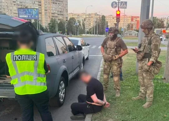 20 тисяч доларів за виключення з обліку: на Харківщині поліція затримала військовослужбовця