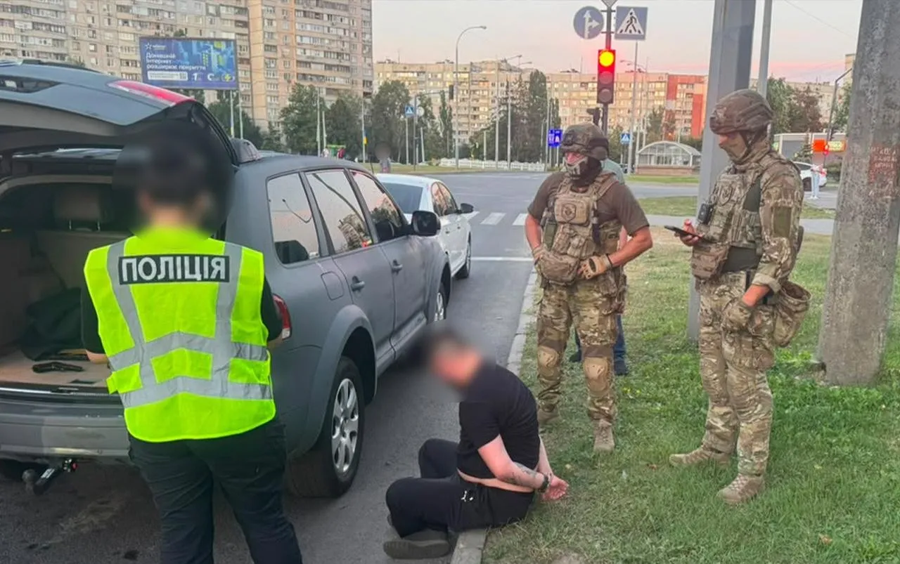 20 тисяч доларів за виключення з обліку: на Харківщині поліція затримала військовослужбовця