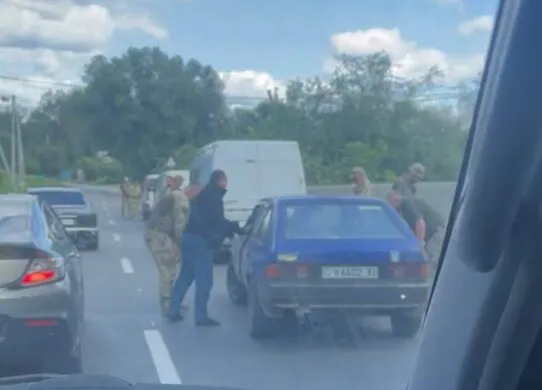 У Харкові сталася бійка між водієм та представниками ТЦК