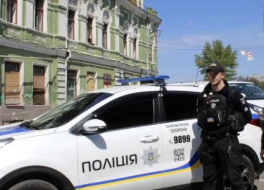 У Харкові онук знущався з літньої бабусі: довелося втрутитися поліції