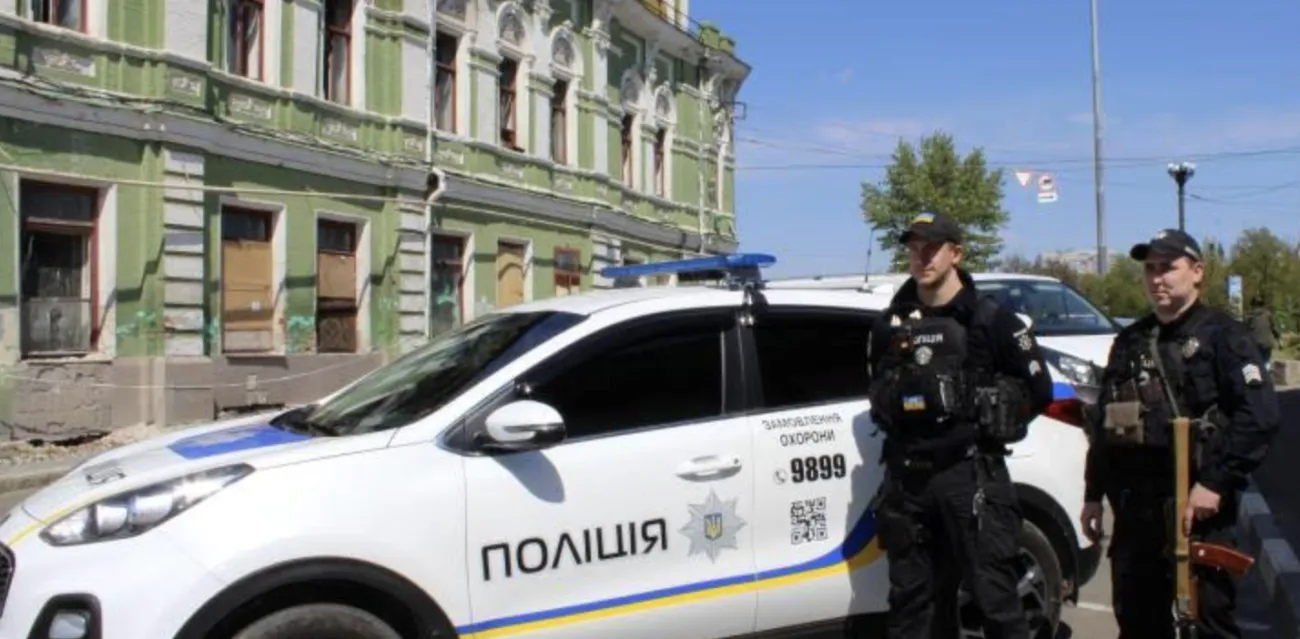 У Харкові онук знущався з літньої бабусі: довелося втрутитися поліції