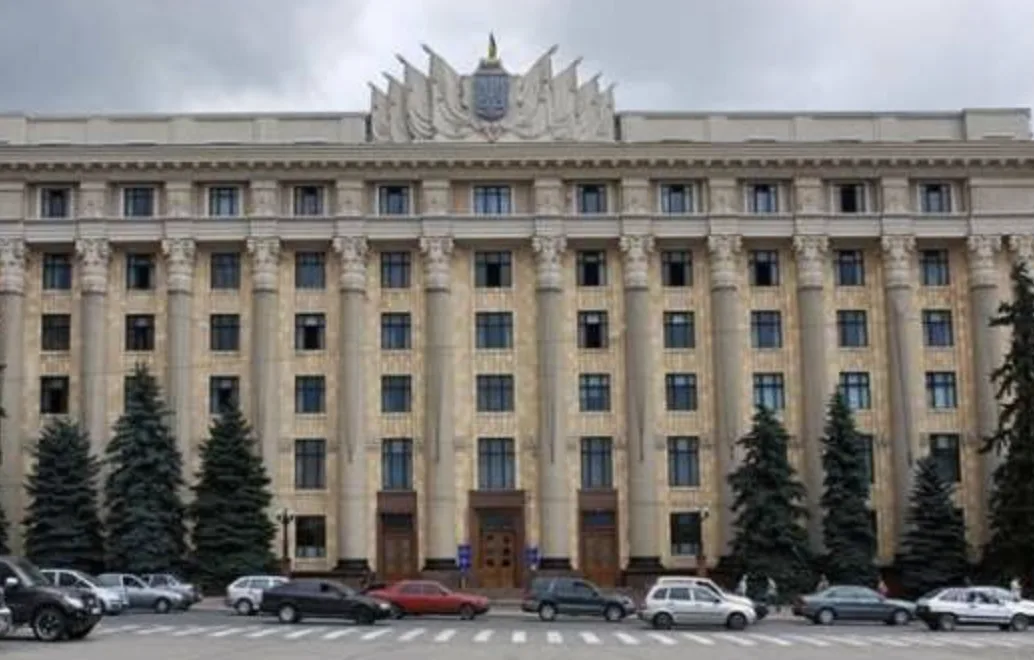 Містяни вимагають від депутатів Харківської міськради працювати офлайн в укритті