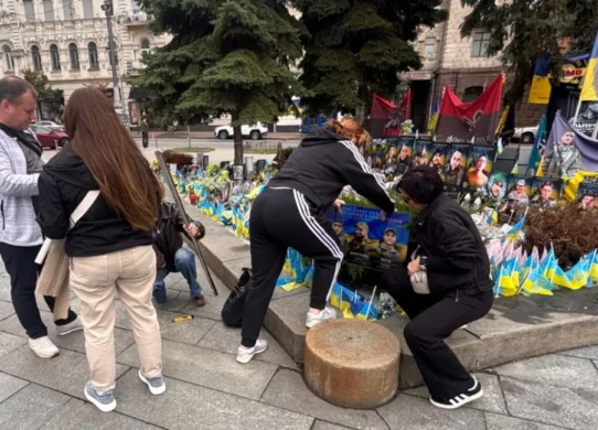 На Хрещатику відкрили меморіальну дошку пам'яті поліцейських з Харкова