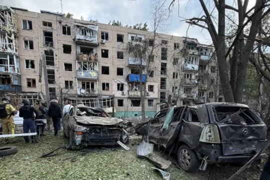 В Харкові триває рятувальна операція на місці влучання КАБів: що відомо на цей момент